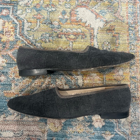 VINTAGE SALVATORE FERRAGAMO velvet textured flats - Picture 3 of 8